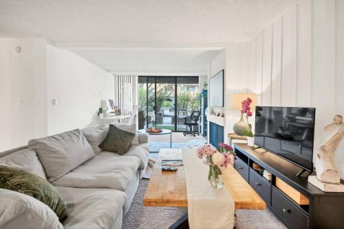Marina del Rey Apartment | Lux Marina Village with parking