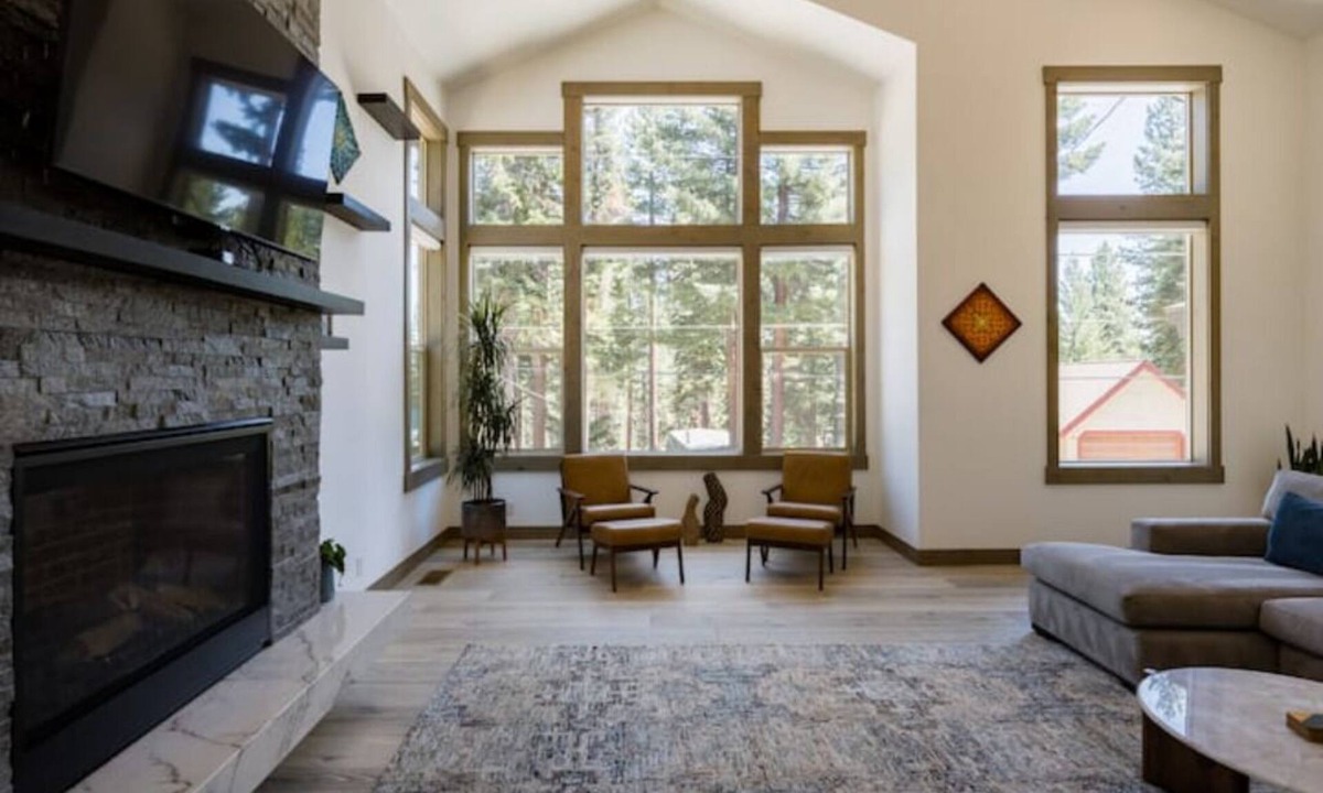 North Lake Tahoe Ski Chalet | Lux Retreat 4BD/3.5B North Lake Tahoe w/Hot Tub