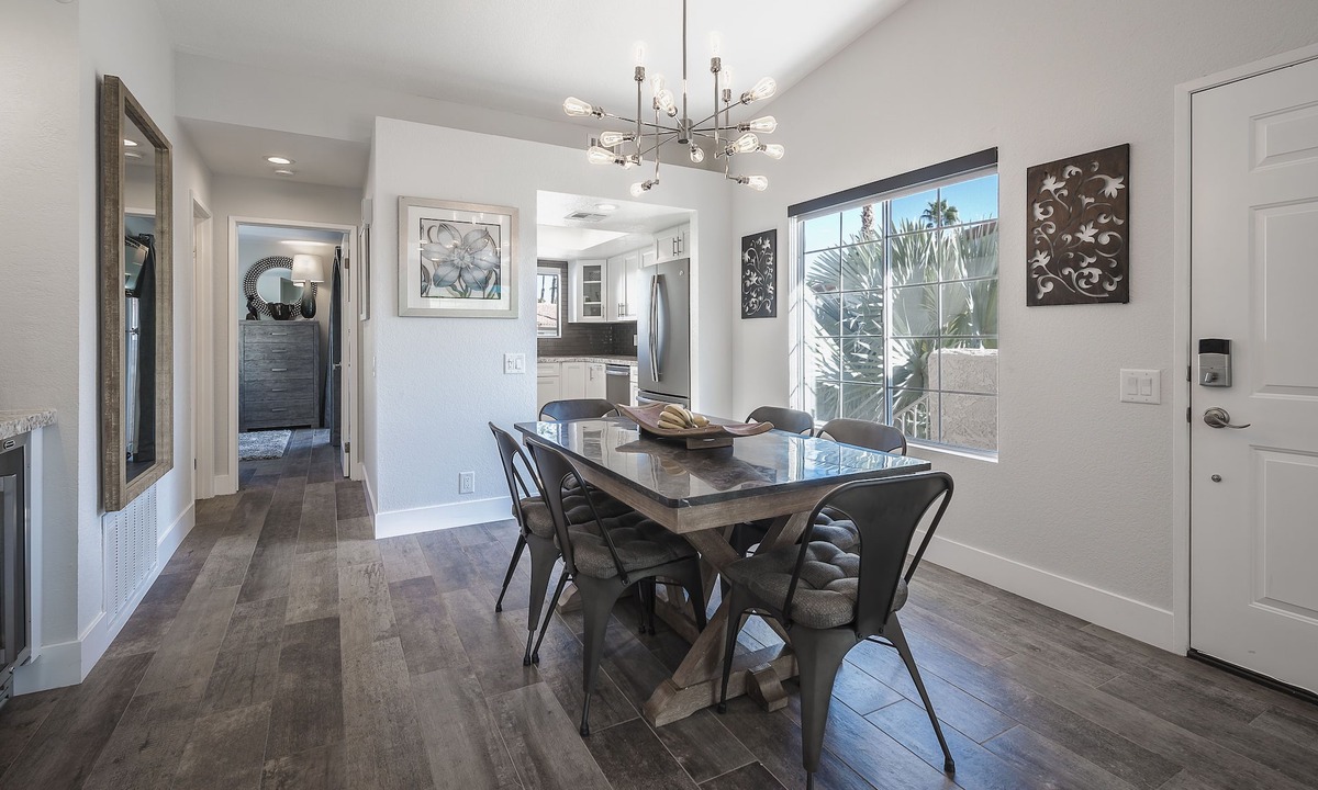 Palm Springs Condo | Luxurious 2 bedroom, 2 bath upper unit [7-night min.]