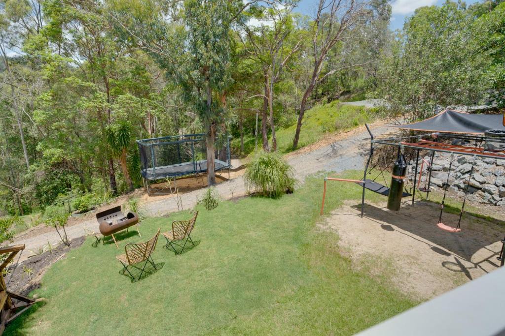 Wongawallan House | Luxurious 4-BR Hinterland Retreat - Scenic Views