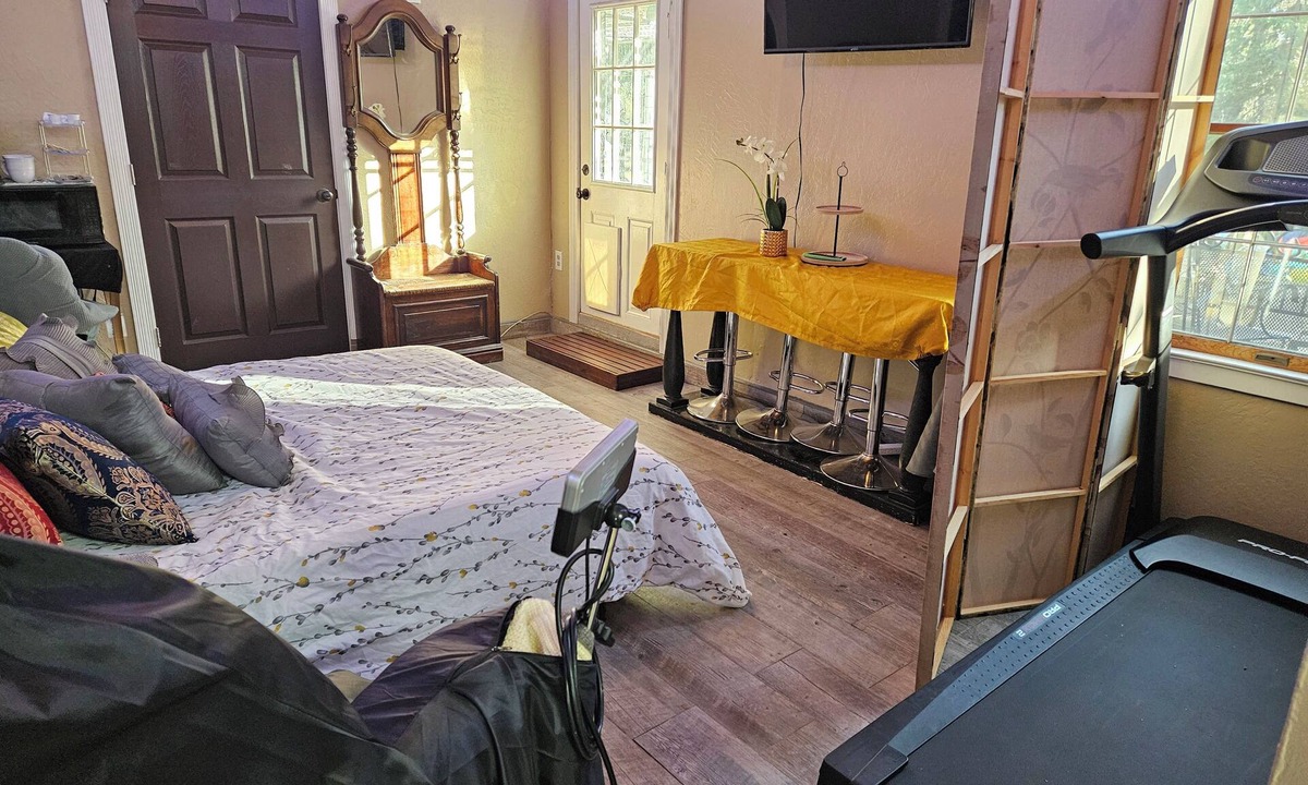 Phoenix Lake-Cedar Ridge Apartment | Luxurious Studio within the Yosemite Gateway/Sonora with Your Own Massage Chair