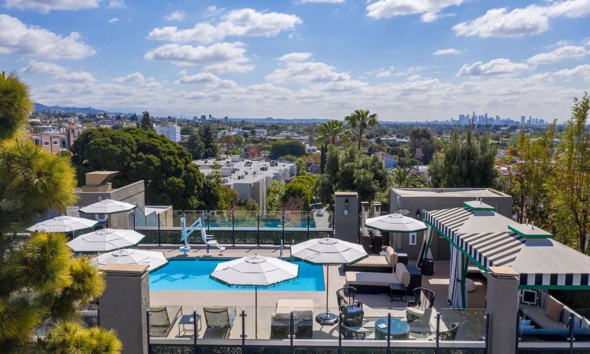 Norma Triangle Hotel | Luxurious Suite Near Hollywood Museum l Rooftop Pool, Pet-friendly Stay