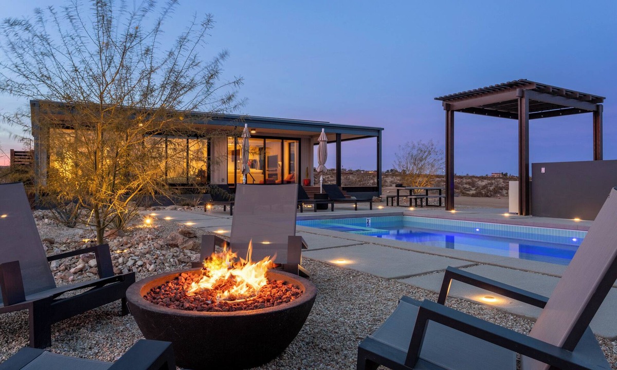 Joshua Tree House | Luxury 20-Acre Fully-Fenced Oasis Pool, Spa & Stunning Views 10 mins to JTNP