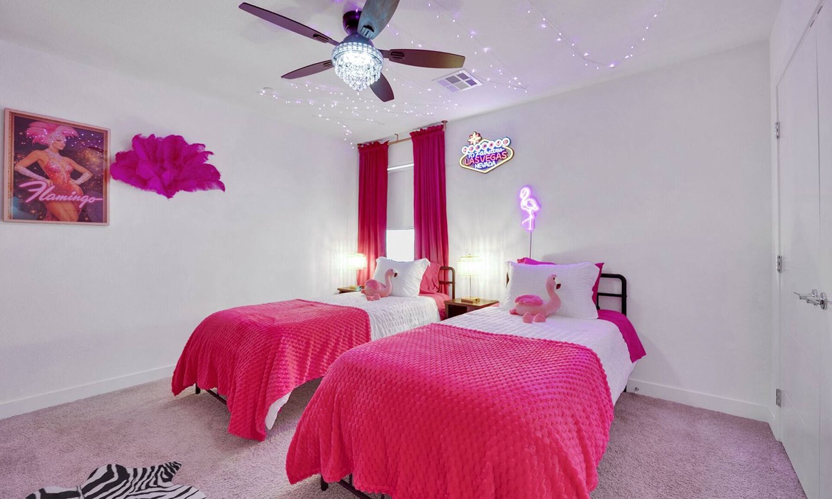 Las Vegas House | Luxury 5 Bedroom Desert Oasis- The Viva Las Vegas House