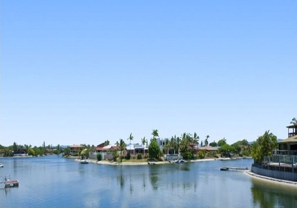 Mermaid Waters House | Luxury 6 Bedroom Waterfront Home with views