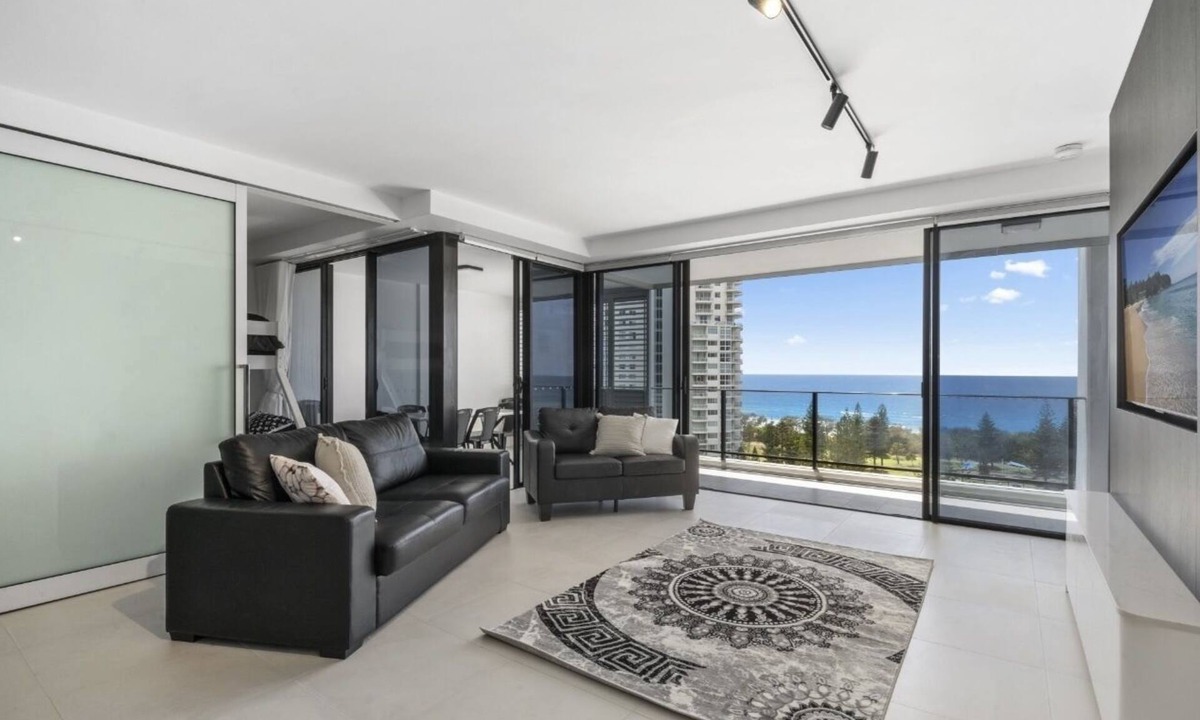 Broadbeach Apartment | Luxury Broadbeach Apartment with Ocean Views