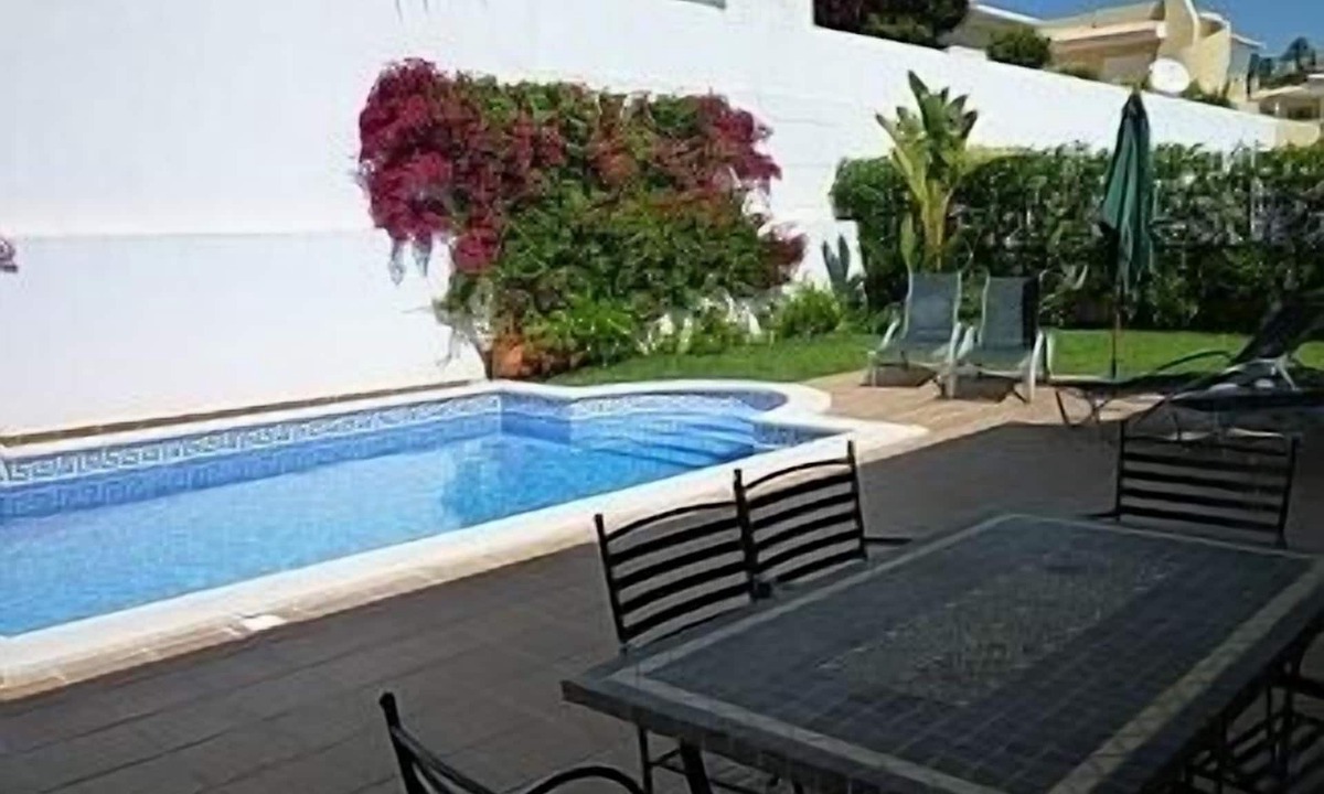 Albardeira Villa | Luxury Family Villa With Private Heated Pool And Gardens