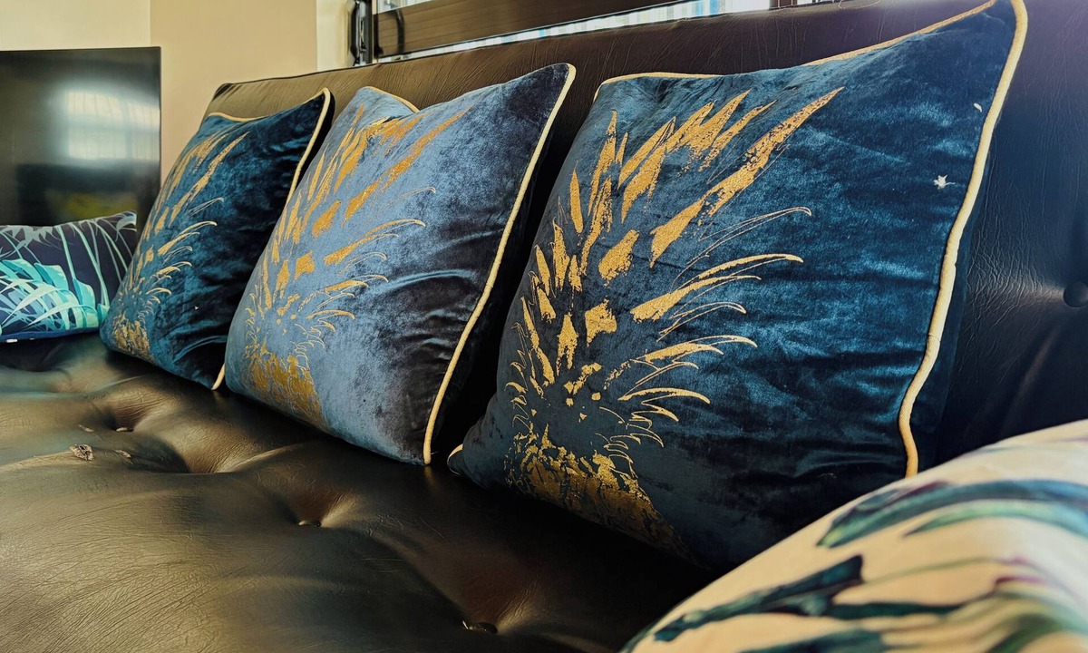 Martintar Villa | Luxury Fijian villa w/airport transfer. Family friendly & 5 mins from the beach!