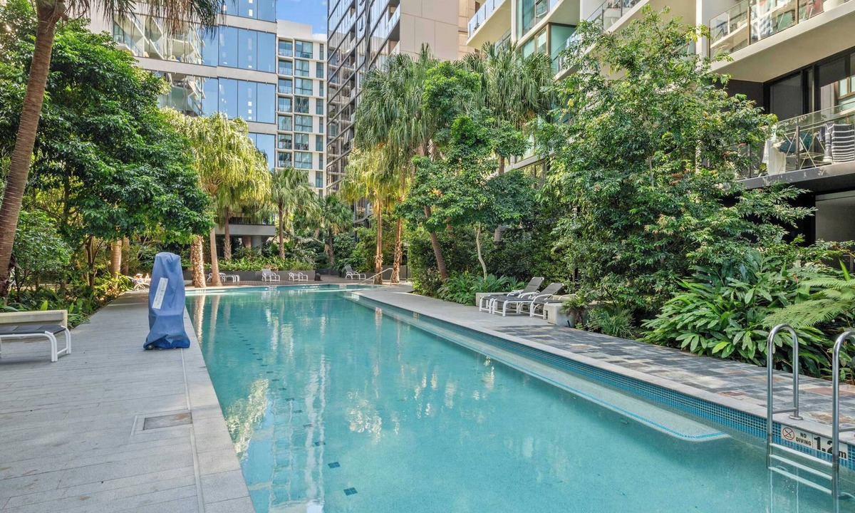 Newstead Apartment | Luxury Inner-City Apartment w/Pool & Gym