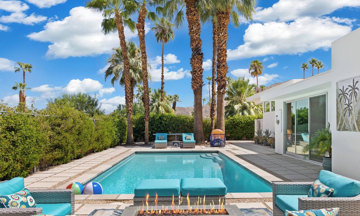Magnesia Falls Cove House | Luxury Mid Century Modern in the Heart of the Desert is waiting for you!