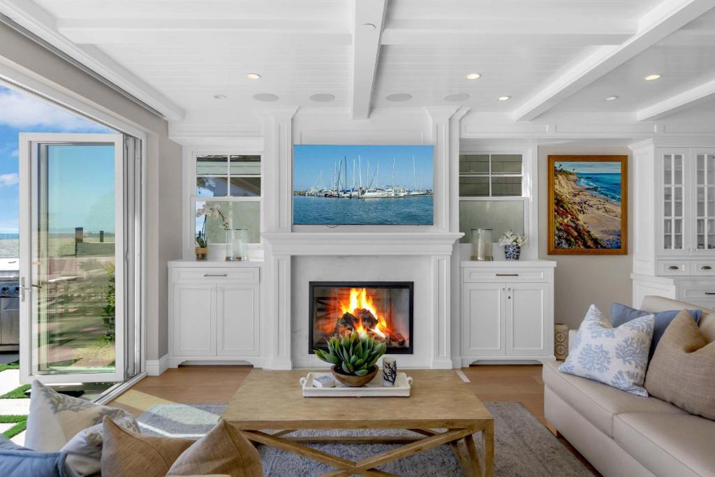 Santa Ana Heights House | Luxury Newport Beach House with Rooftop Sunset Deck Hot Tub and Game Room