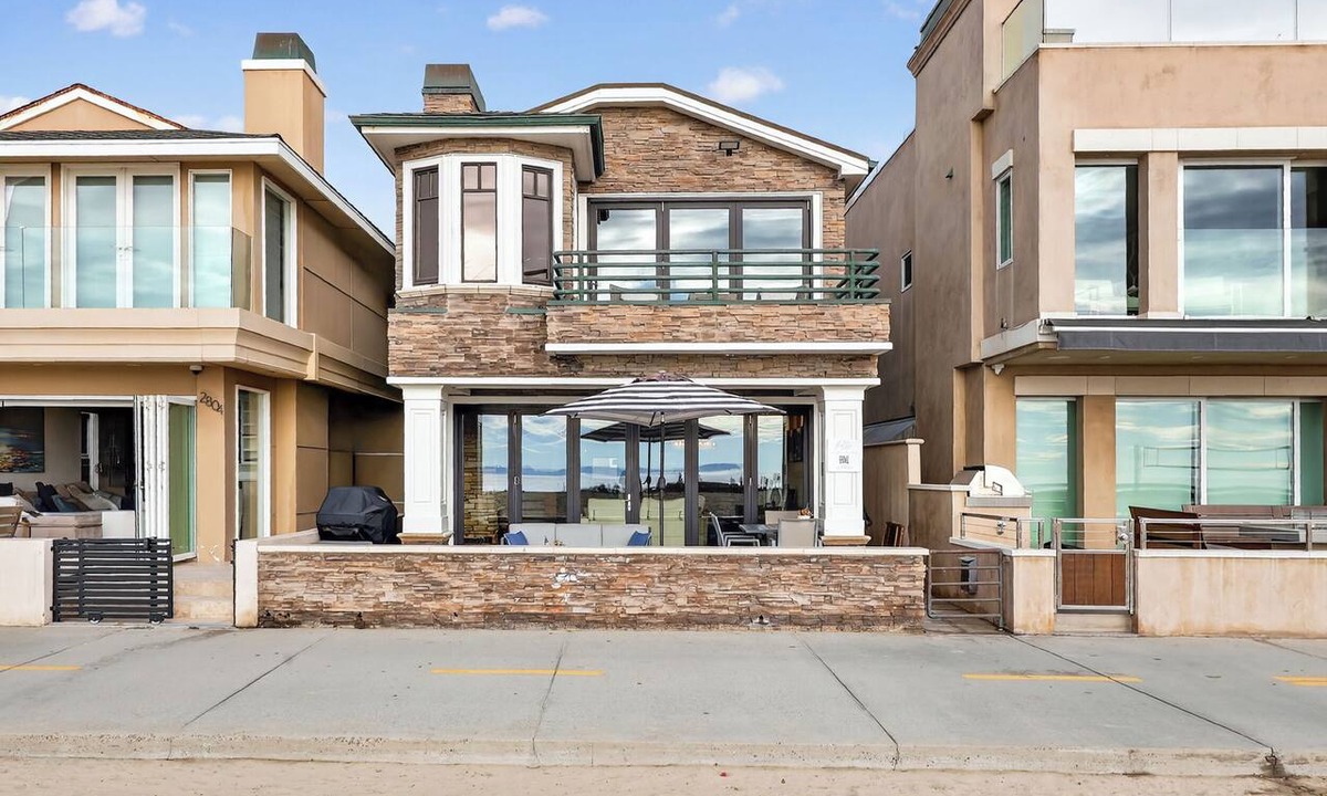 West Newport House | Luxury Oceanfront Home with Rooftop Deck, Hot Tub, Fire Pit