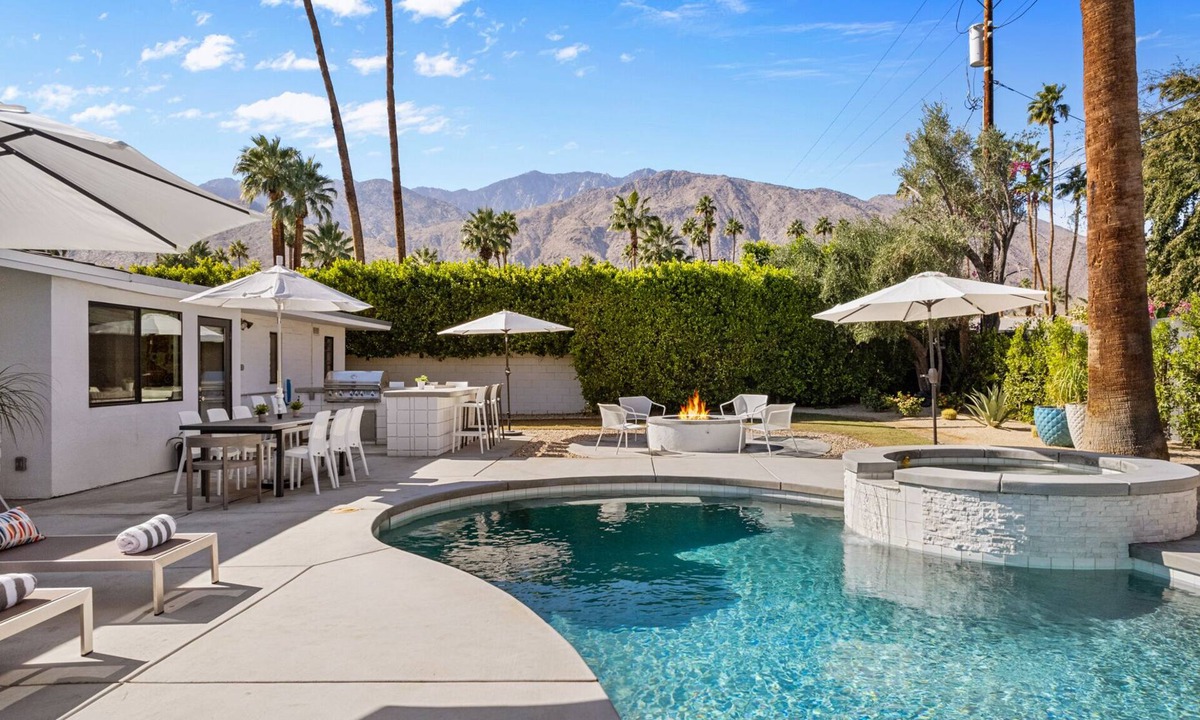 Tahquitz River Estates House | Luxury Palm Springs Getaway/Pool/Spa/Fire-Pit/4 bedroom/3 bath/South PS