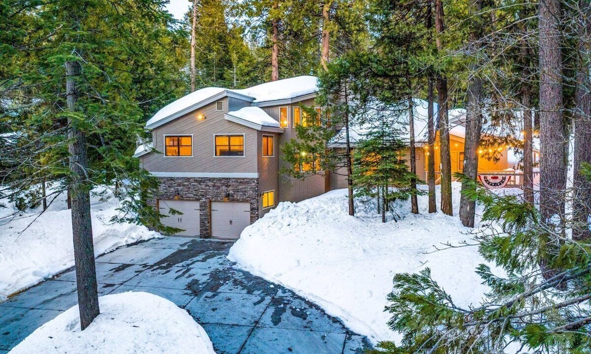 Shaver Lake House | Luxury Shaver Lake retreat with pond views, soaring wood ceilings, a stone fireplace, gourmet kitchen, four bedrooms, a loft, spacious backyard, and a brand-new spa. Perfect for families and groups seeking a mountain getaway.