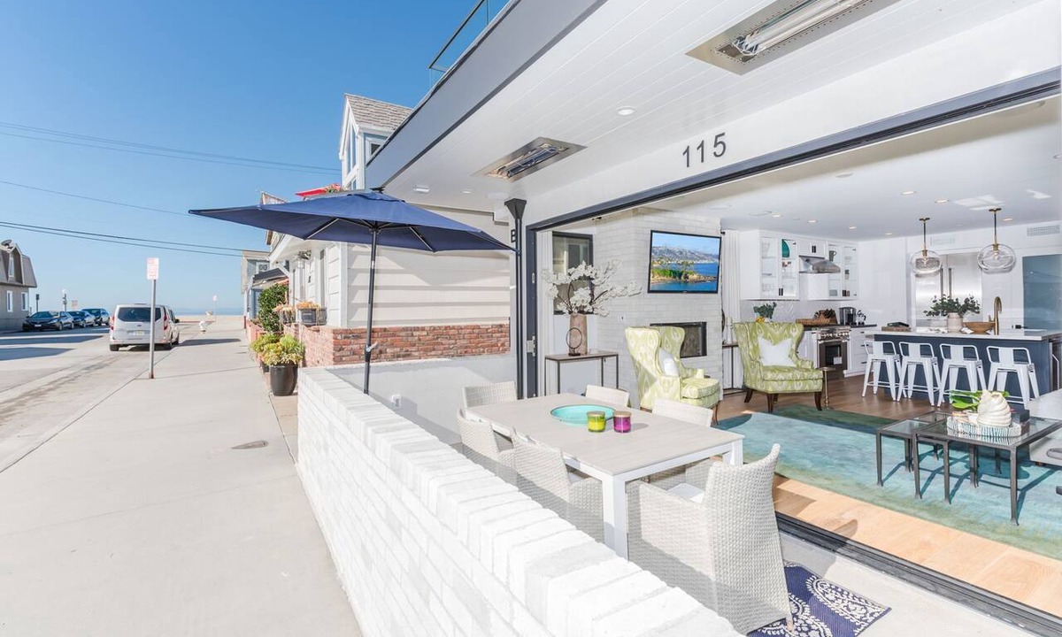 West Newport Condo | Luxury Three-Level 6BR | AC, Ocean Views & Rooftop Deck w/Private Hot Tub | Steps to the Sand!