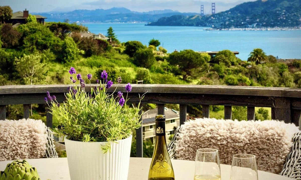 Tiburon House | Luxury Tiburon Retreat Golden Gate Bridge/Bay Views from All 5 King Bedrooms