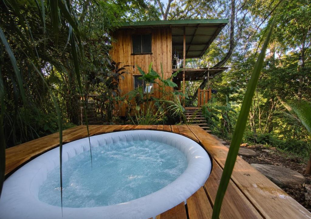Lepanto Ski Chalet | Luxury treehouse with Jacuzzi and nature