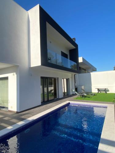 Seixal Villa | Luxury villa between Nature and the beach