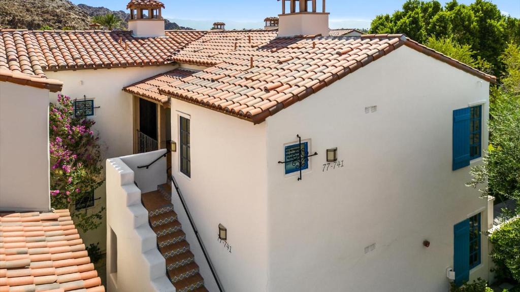 La Quinta Apartment | LV216 Upstairs 2 Bedroom Legacy Villas Lock-Off