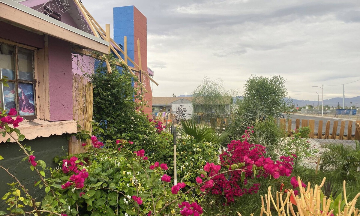 North Las Vegas House | Magic ArtHouse at the heart of Las Vegas Near everything