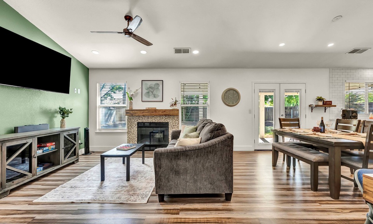 Hanford House | Magnolia Peaceful Vibes + Cozy Near Hospital Lemoore Base and centrally located