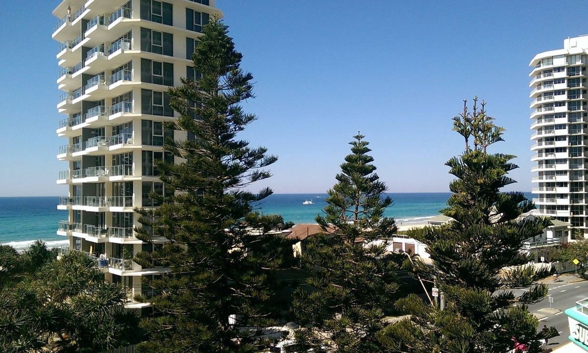 Main Beach Apartment | Main Beach Pde, Main Beach - Perfect holiday location