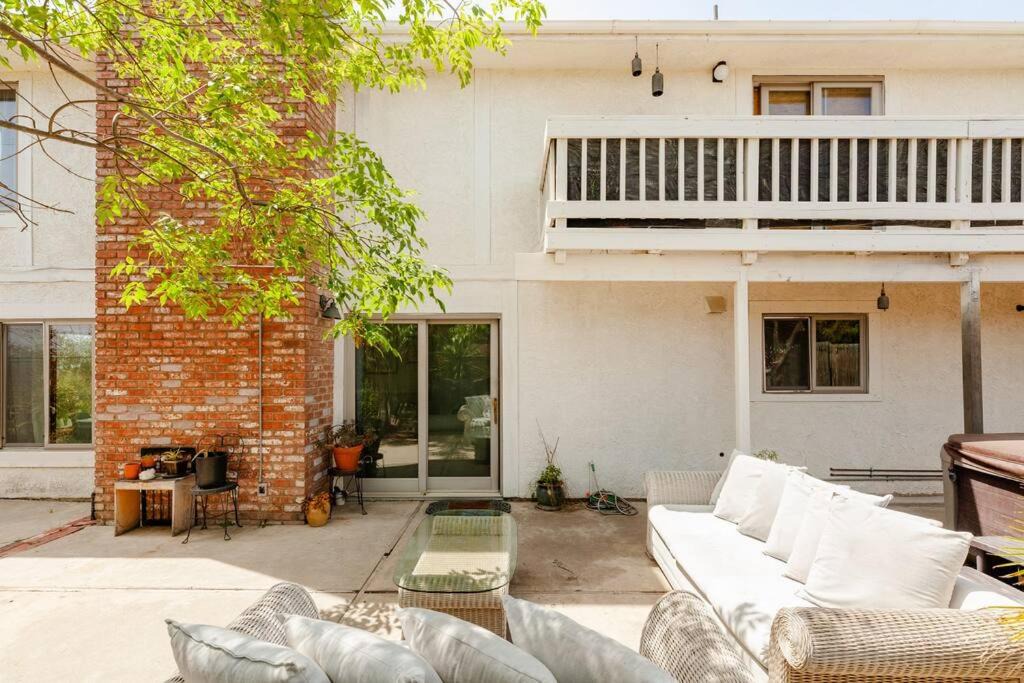 Central Malibu House | Malibu Ocean Villa with King Bed, Hot Tub, Beach, BBQ