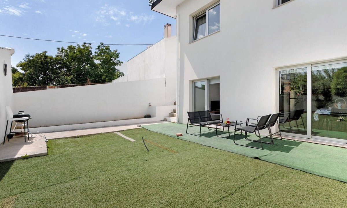 Vila Nova de Gaia House | ManuelHouse – Modern Two-Story Home in Vila Nova de Gaia