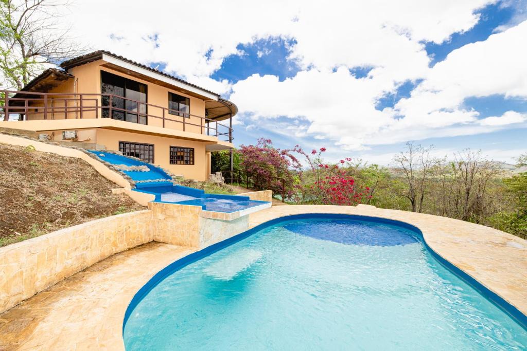 Tamarindo House | Mar Azul Zen Triplex Relaxing Zen Mountain Retreat, Pool and Yoga Platform