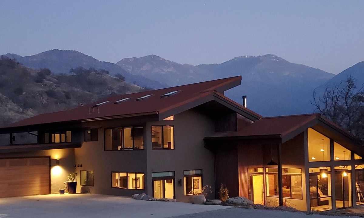 Three Rivers House | Matanah Meadows Farm, House Great for 2 Families, Sequoia National Park and Farm