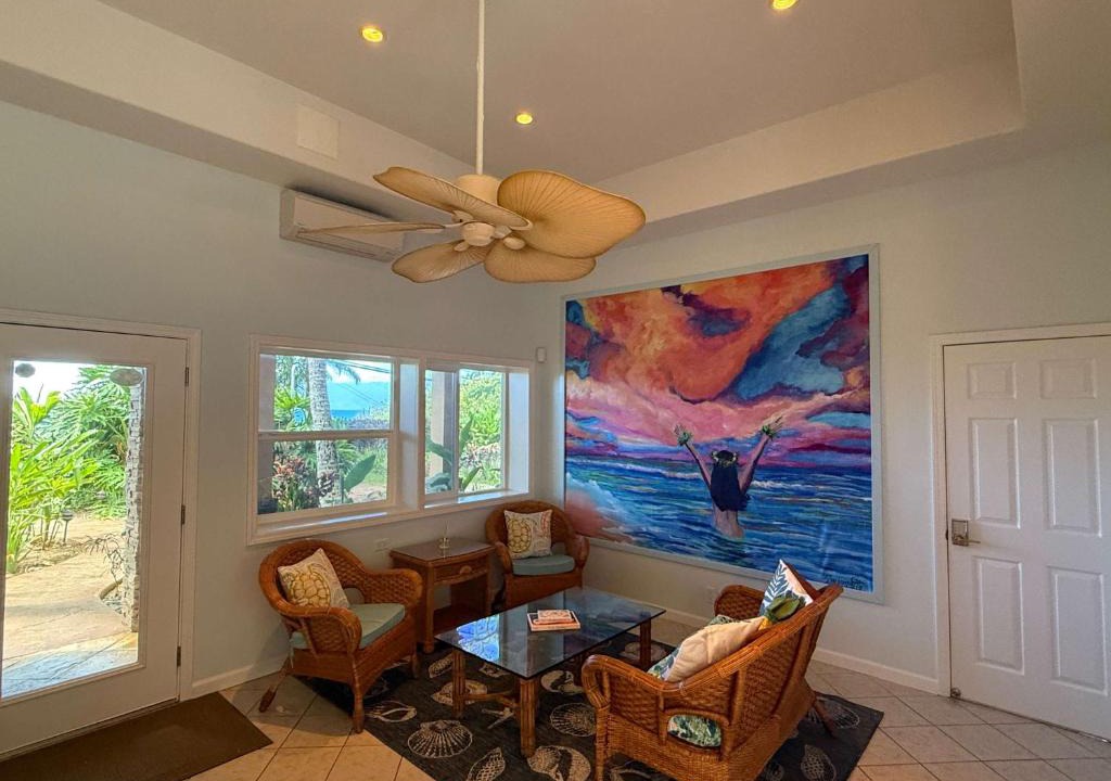 Kahana Hotel | Maui B&B - 3 Ensuite Rooms - Steps from Beach w AC