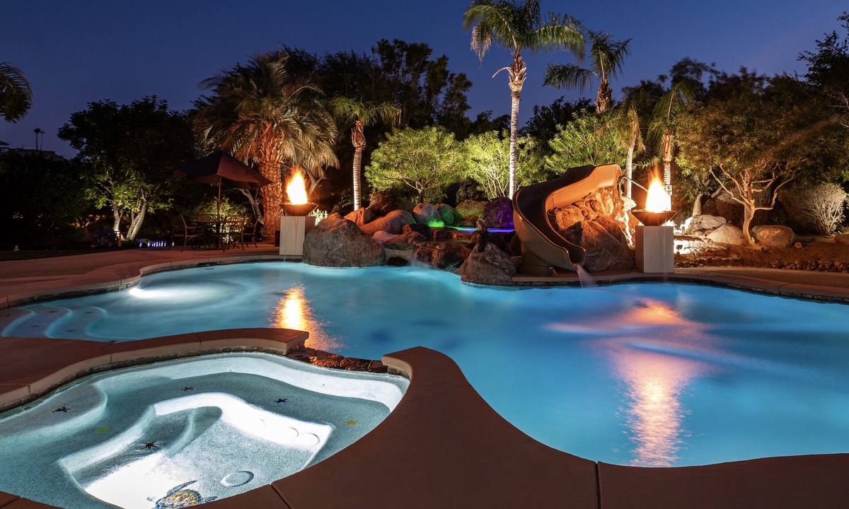 Palm Desert Villa | MEGA VILLA: Exquisite Backyard Oasis + Endless Fun! EV Charger ⭐️⭐️⭐️⭐️⭐️