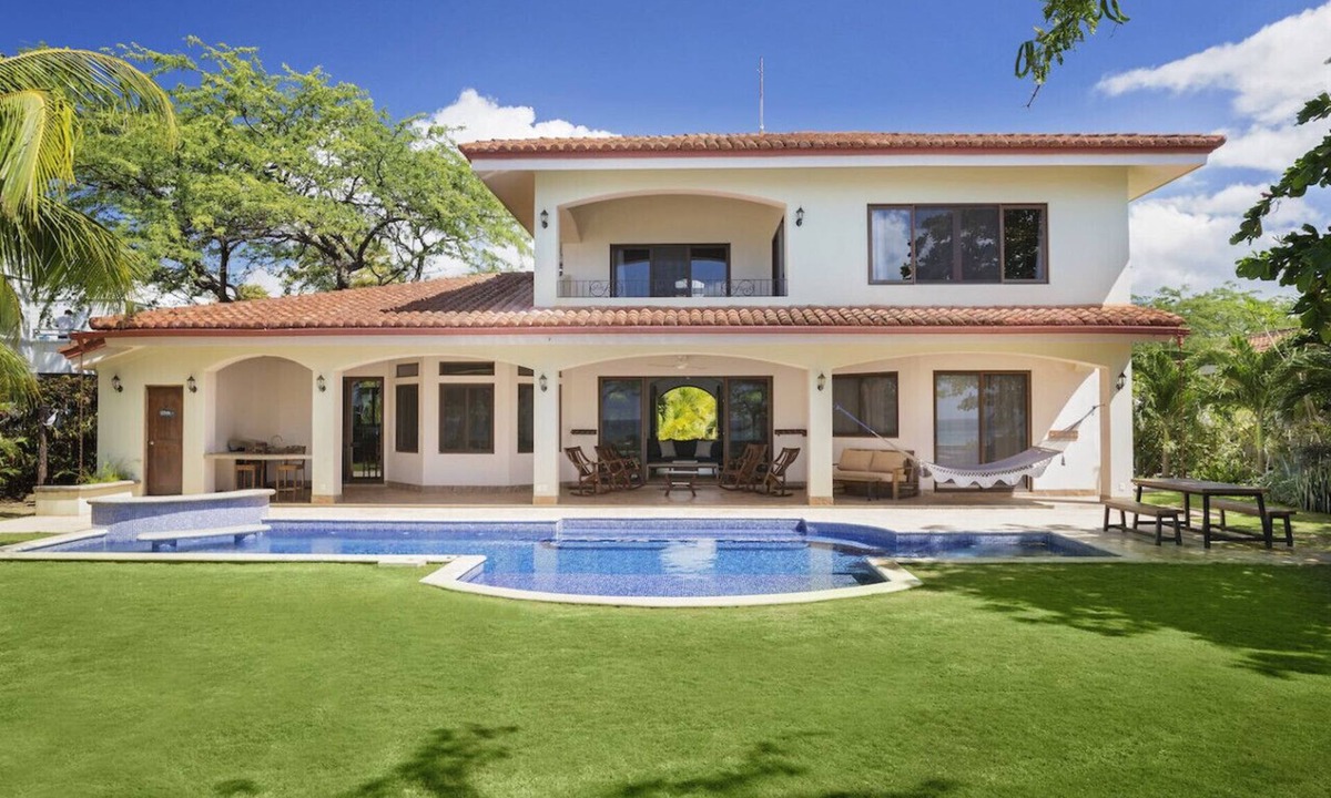 Playa Colorado House | Mi Casa Soñada (Spacious Beachfront House and Studio)
