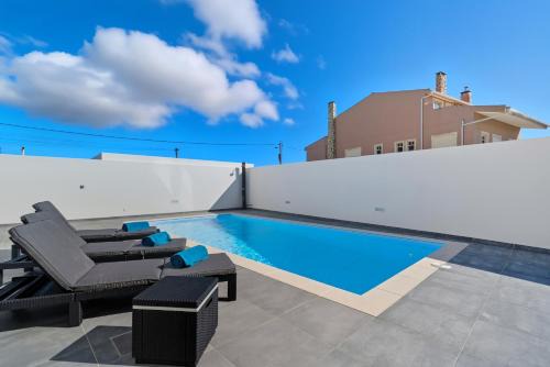 Praia de Santa Cruz Villa | Mico's House - Villa with private pool