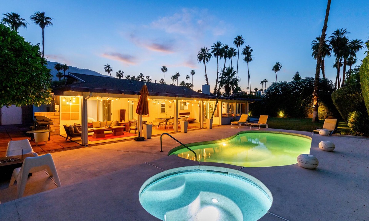 Araby House | Mid-Century | Mountain View | 5 Mins from Downtown