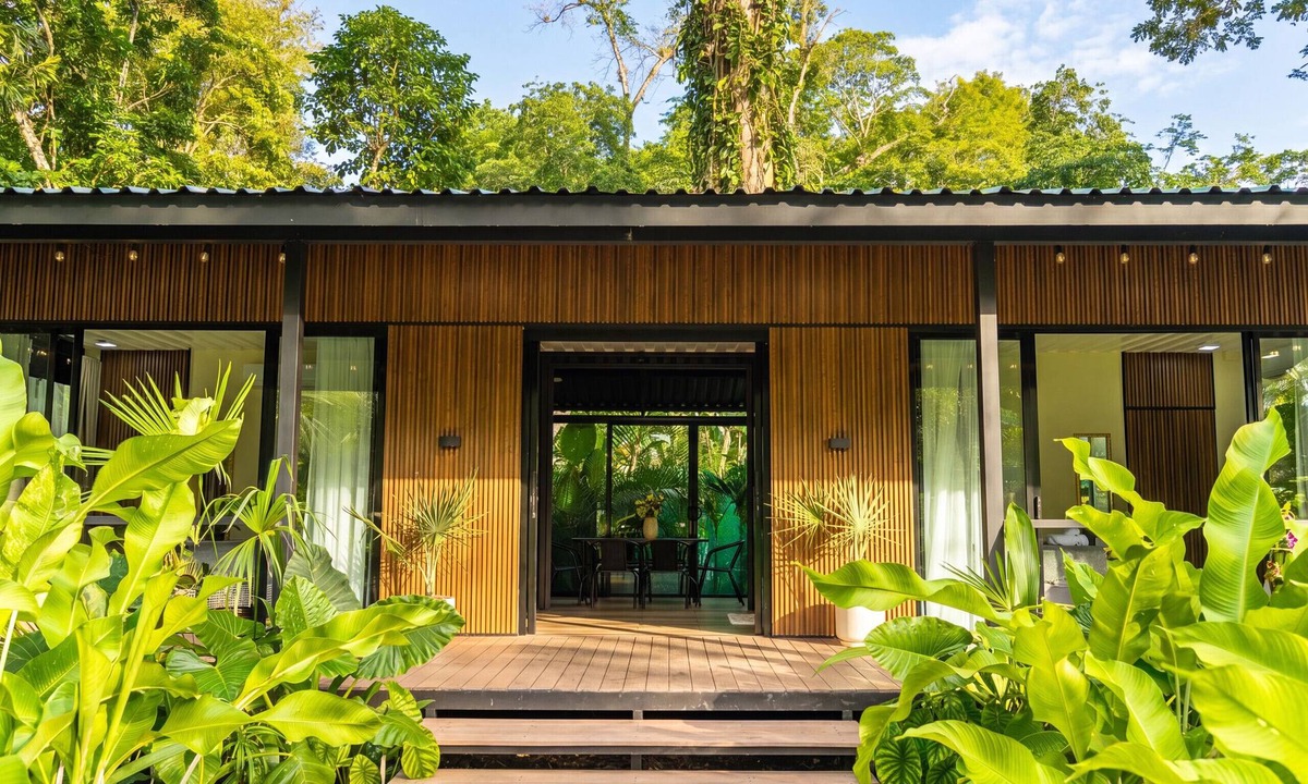 Cerro Mocho Ski Chalet | Moani Punta Uva Lodge 5 min Walk to beach