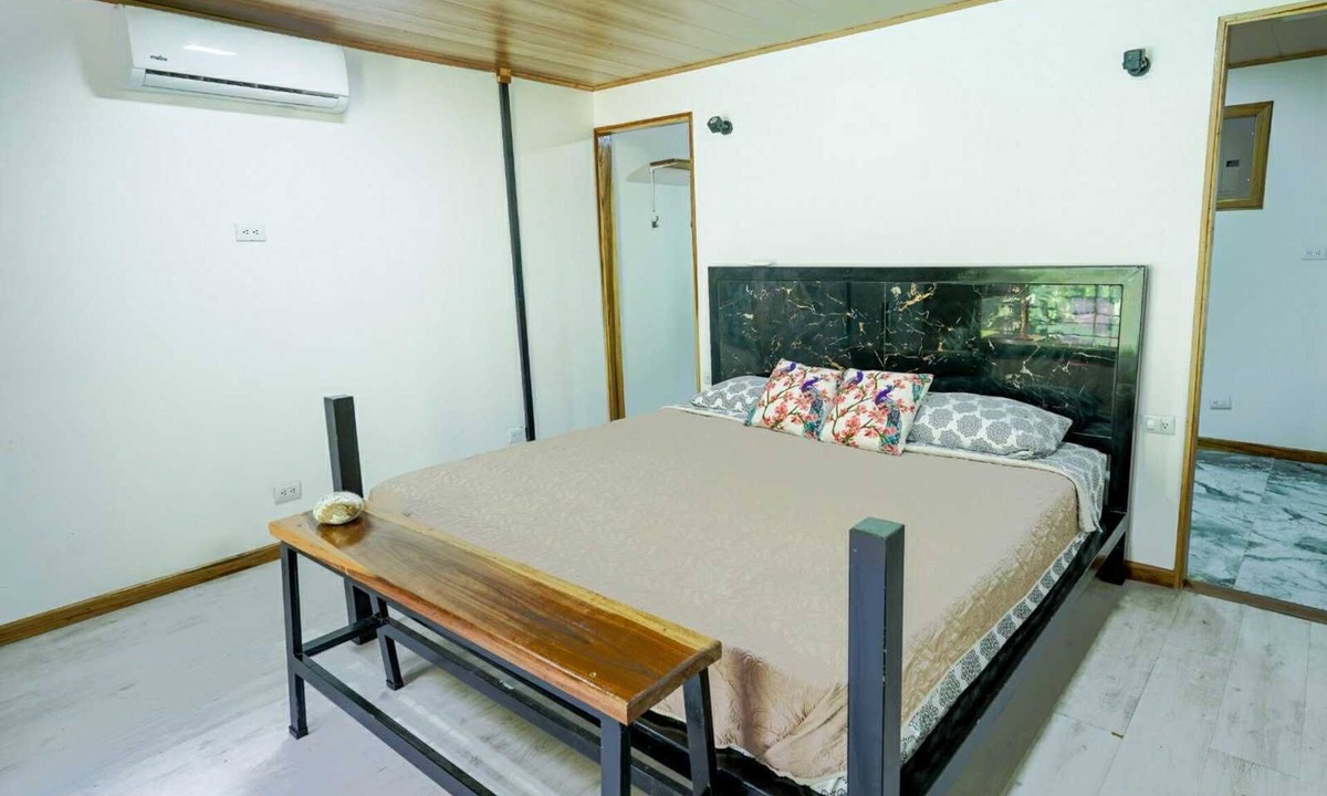 Puerto Viejo de Talamanca Hotel | Modern 2BR Penthouse w/Bathtub, Smart TV, Full Kitchen, A/C + Pool
