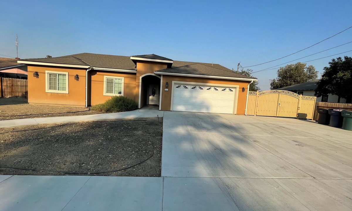 Tulare House | Modern 3-bed Home with New Appliances, very Spacious Backyard with EV charger