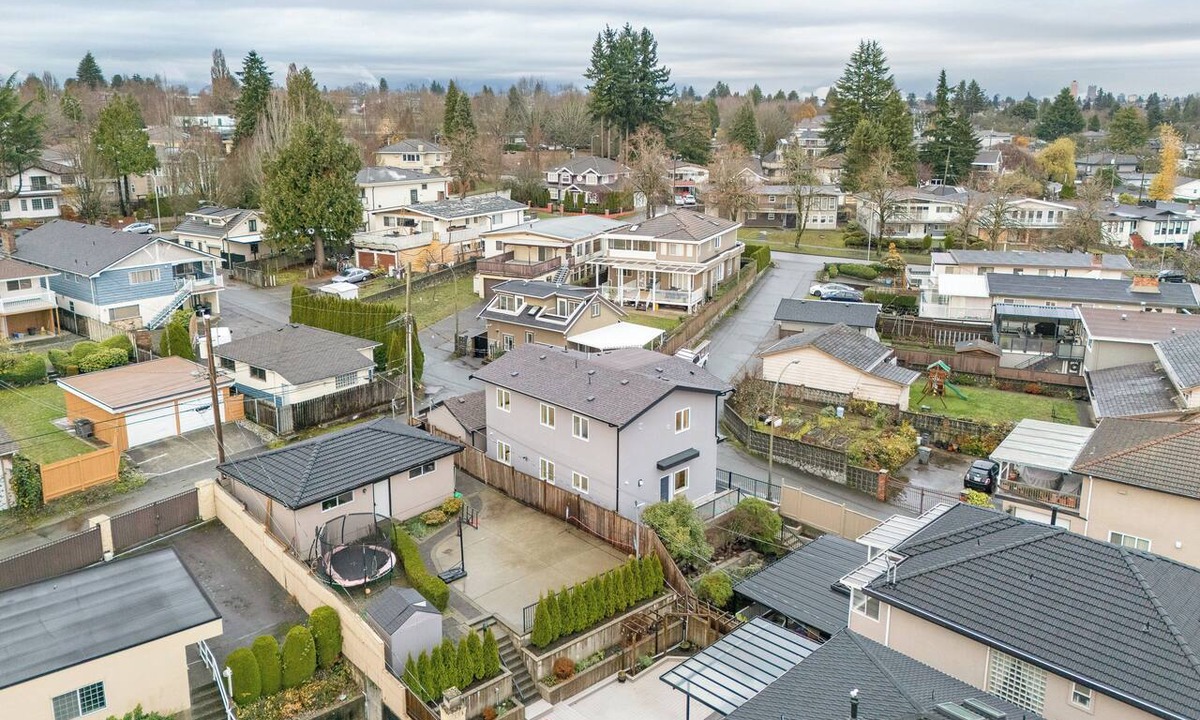 Fraserview House | Modern 6BR Family Home Near YVR Airport & Downtown