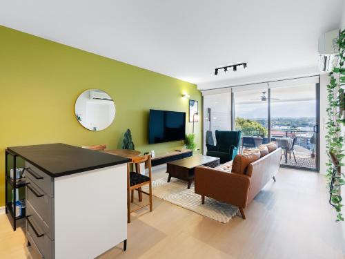 Bowen Hills Apartment | Modern and Stylish Apt with Large Balcony and Parking!