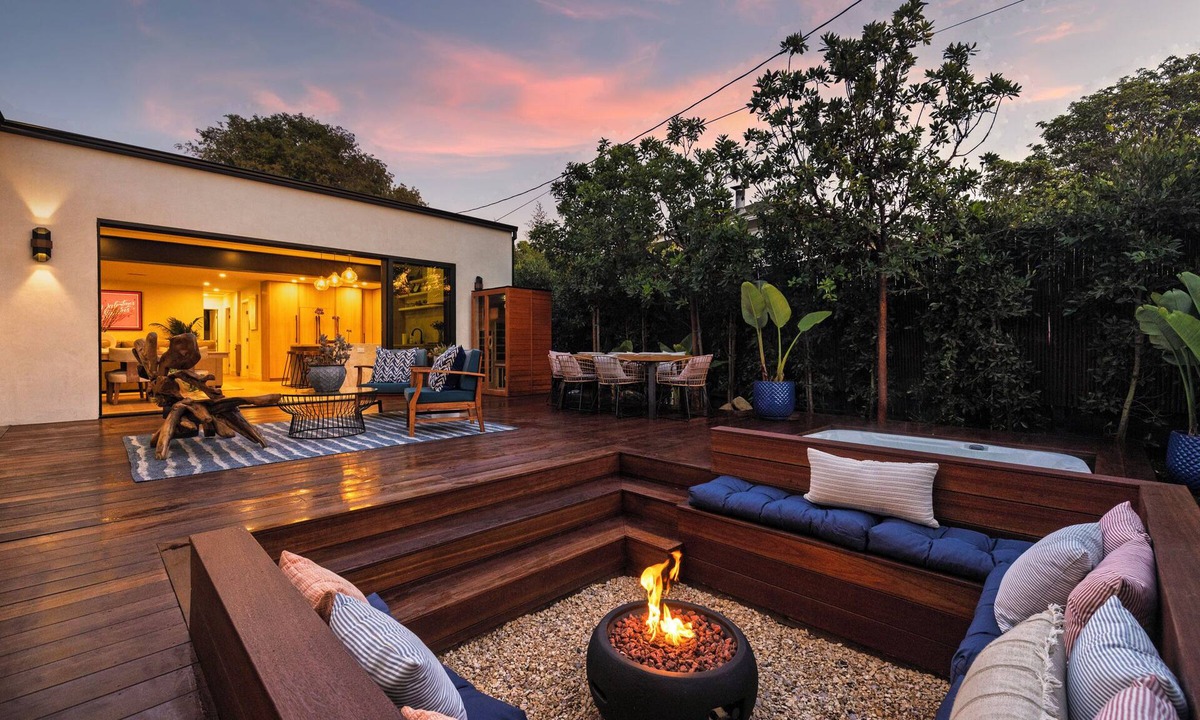 East Mesa House | Modern Beach House with Spa ~ Walk to Beach & Parks ~ Pet Friendly