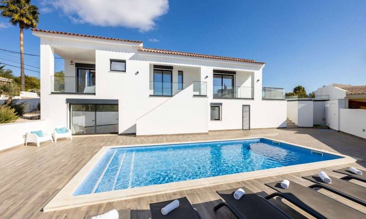 Estombar Villa | Modern Carvoeiro Villa | 6 Bedrooms | Villa Olive | Private Pool