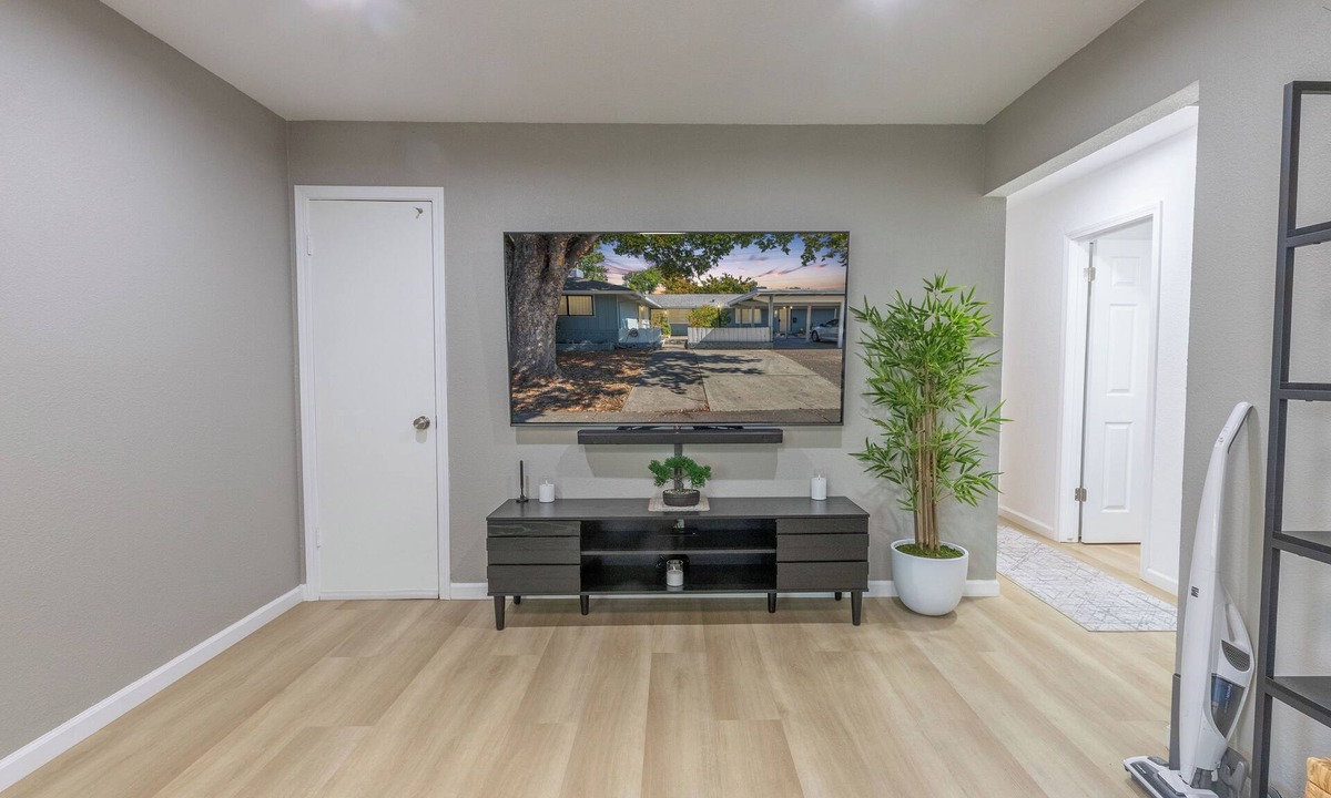 Stockton House | MODERN CHIC/2bed1bath Hideaway/NEW Remodel