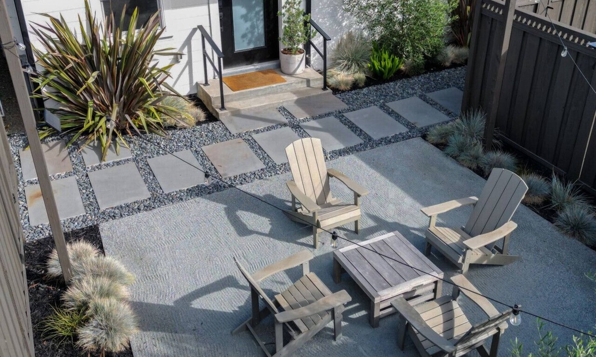 Live Oak Cottage | Modern Coastal Home|Central Location|Private Patio