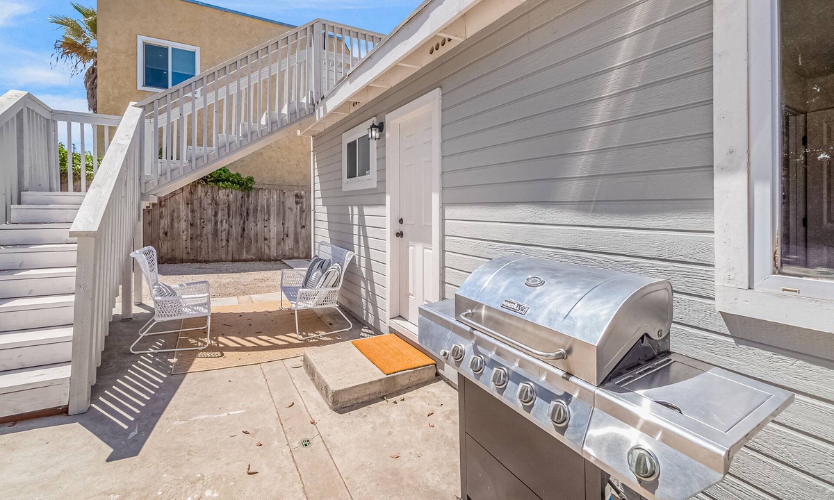 East Village House | Modern downtown home with fast WiFi, central AC, washer/dryer - near the ocean