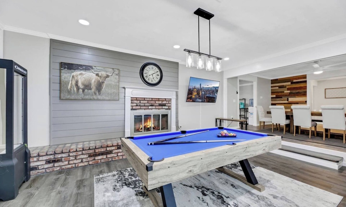 Las Vegas Villa | Modern Farmhouse Villa w/Theater Room and Hot Tub