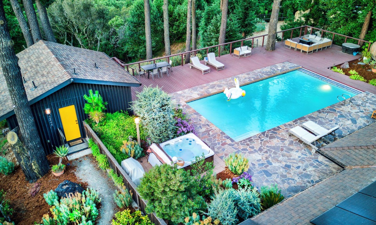 Skyline-Hillcrest Estates Cottage | Modern Forest Retreat/Private ADU with Pool, Hot Tub