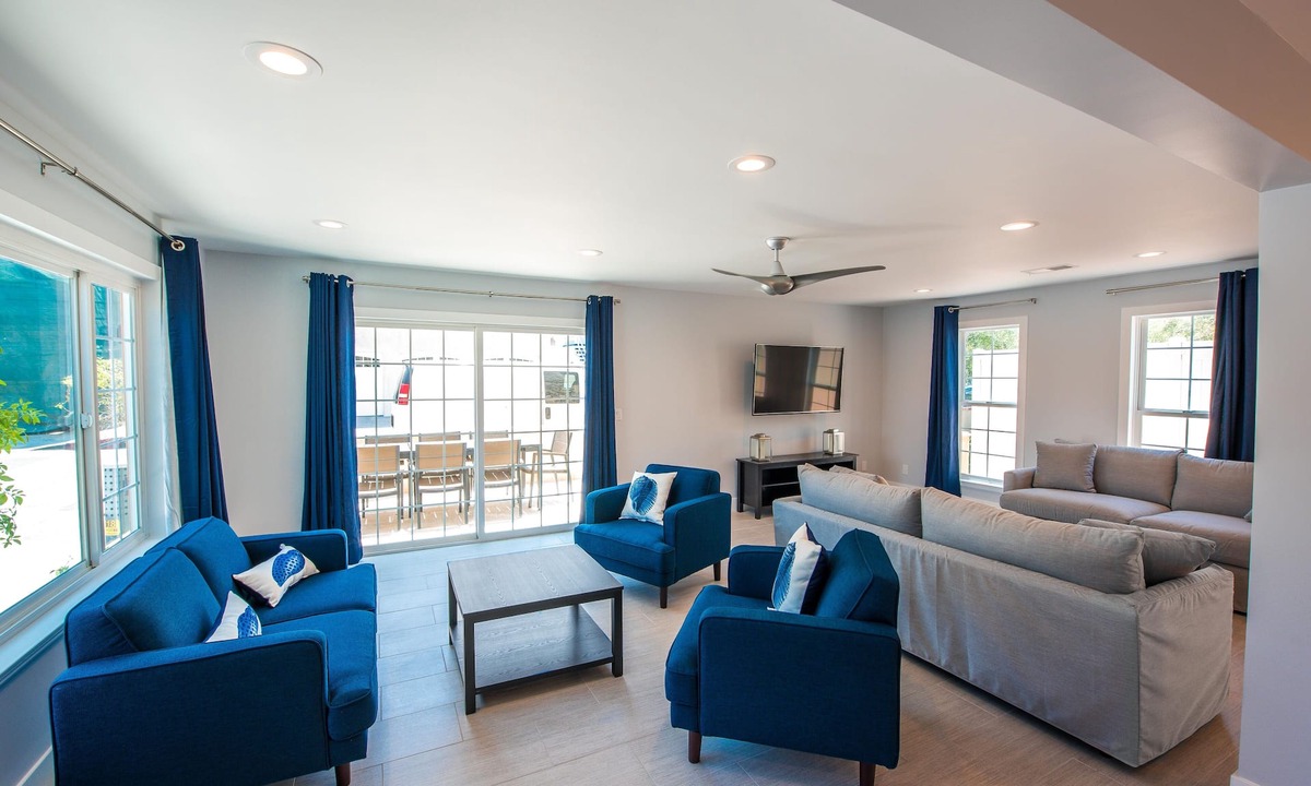 West Newport House | Modern Front Townhouse Steps Away From The Sand with AC!