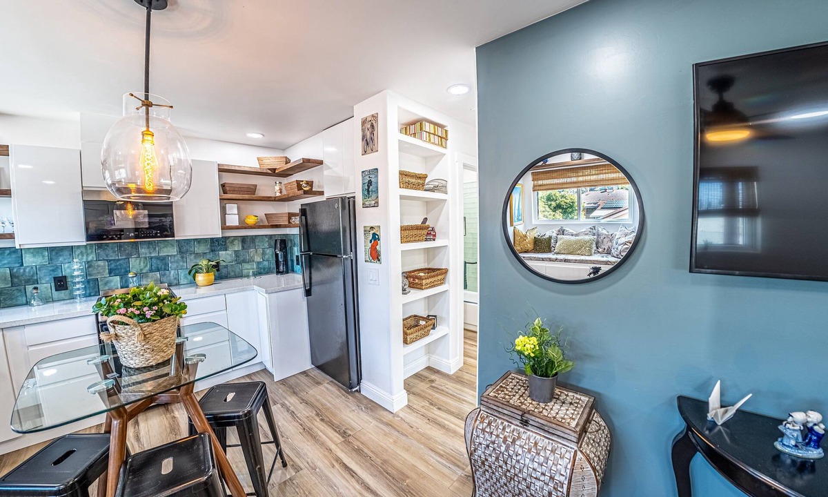 San Diego House | Modern Glam-Amazing Indoor/Outdoor Yard-High End, New -EV Charger-Riviera Bay