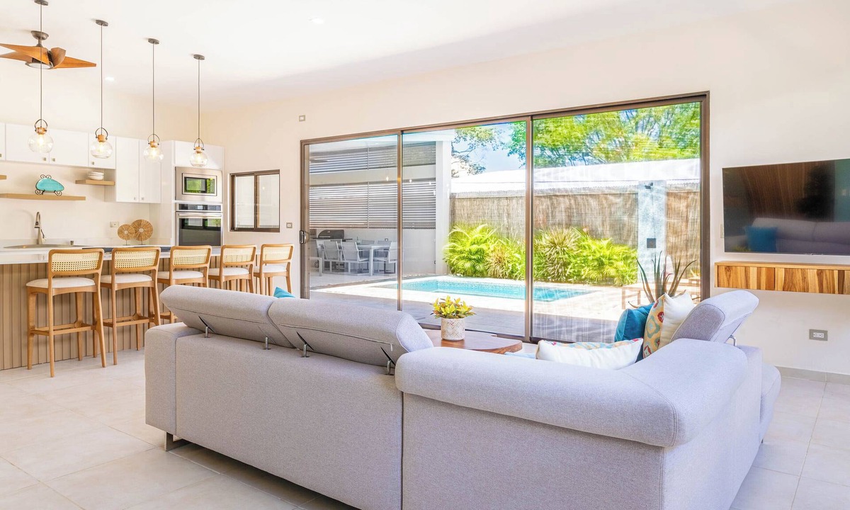 Uvita Villa | Modern Luxury - 3BR, 2.5BA, Pool, WiFi, AC, near National Park & restaurants